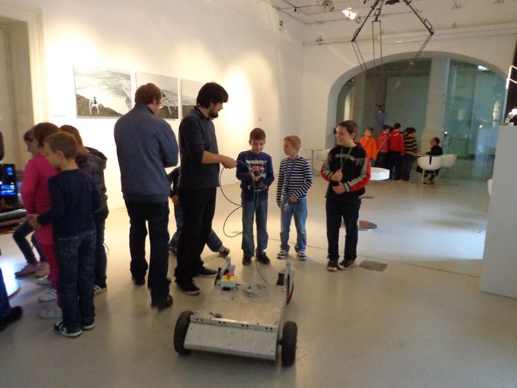 SchoolVisit-Robots&Avatars2012-photo-BostjanLah-ACE-KIBLA-7